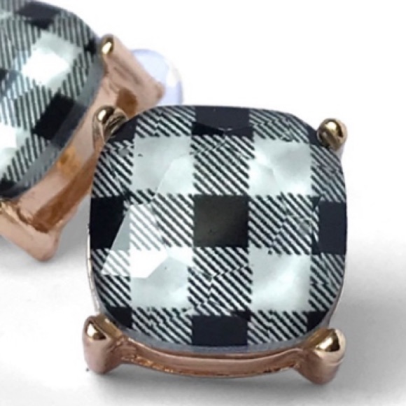✌🏼 #1261 Modern Black And White Checkered Plaid Earrings - Picture 9 of 15